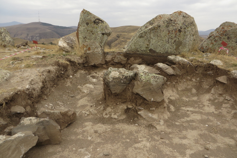 Karahunj, Southern line of stones, Foundation