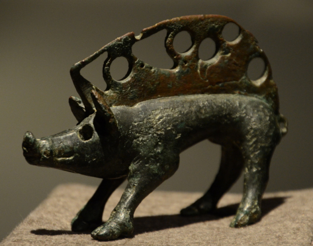 Luna, Statuette of a boar