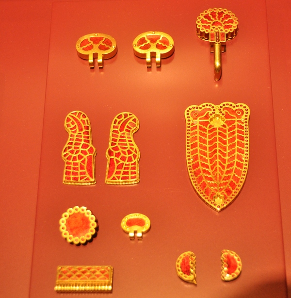 Tournai, Treasure of Childeric, Jewelry