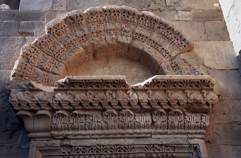 Hatra, Decoration with dromedaries