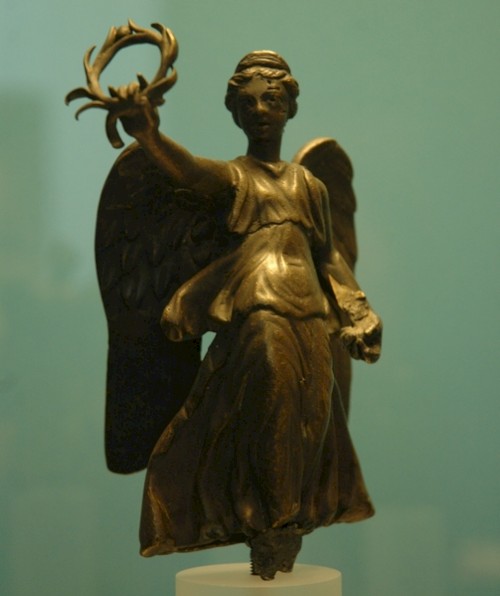 Statuette of Victoria
