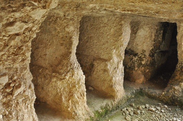 Bsharre, Phoenician tomb, inside