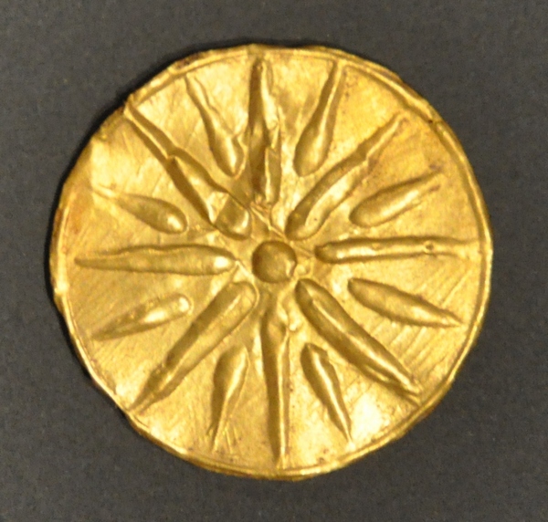 Pydna, Disk with the "sun of Vergina"