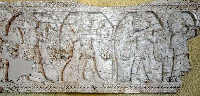 Tell Ahmar, Procession of servants