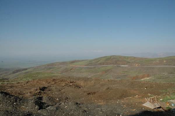 The Zagros, Mountain pass along the road from Hamadan to the west