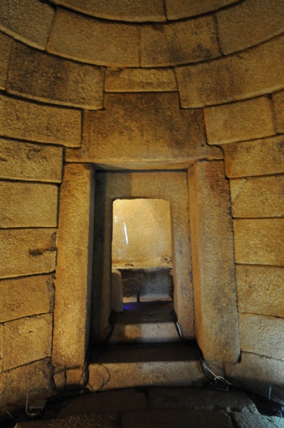 Golyamata Kosmatka, Grave entrance