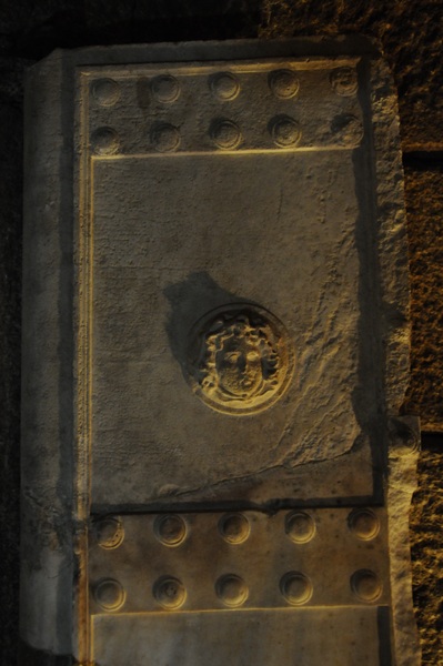 Golyamata Kosmatka, Door, one of the two tomb doors