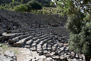 Kaunos, theater