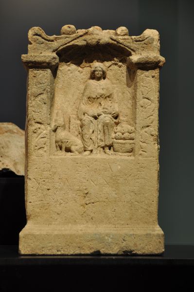 Domburg, Votive stela to Nehalennia (2)