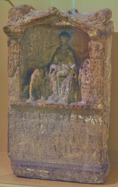 Domburg, Votive stela to Nehalennia (3)