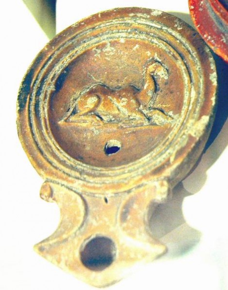Oil lamp with camel