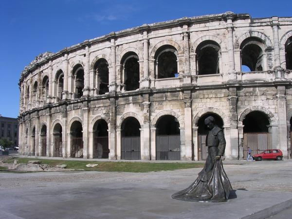 Nemausus, Amphitheater