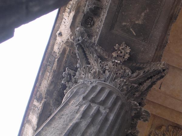 Nemausus, Maison Carrée, Corinthian capital