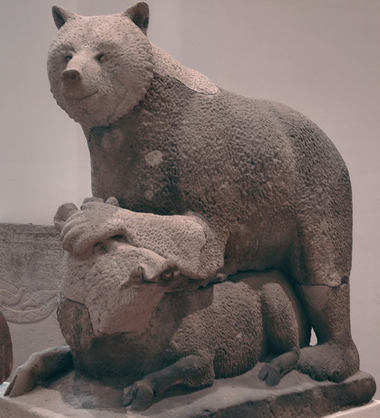 Trier, Circus, Statue of a bear and a boar