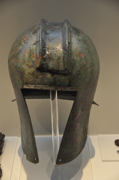 Pella, Helmet