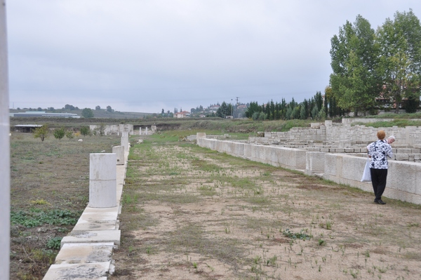 Pella, Agora, stoa