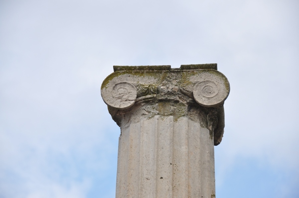 Pella, Aristocratic house, Ionic capital