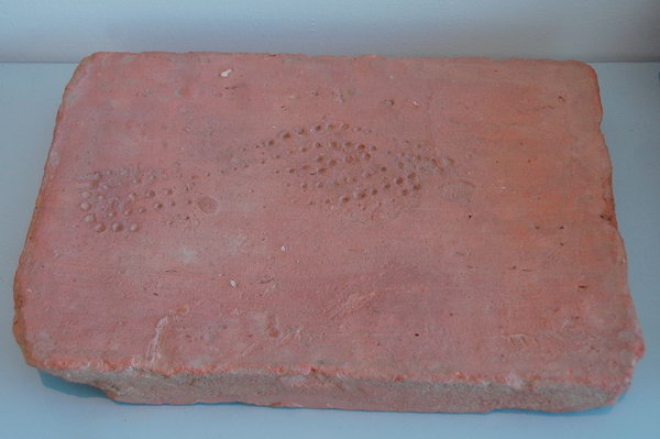 Berg en Dal, Pottery factory, Tile with shoe print