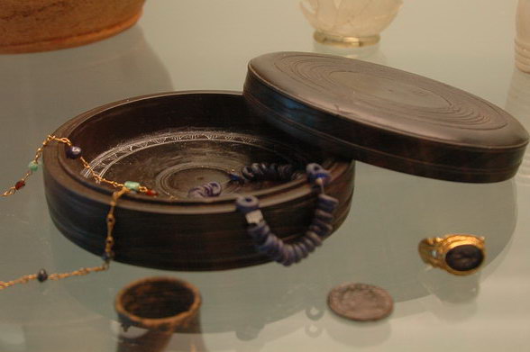 Nijmegen, Objects from the tomb of a fourth-century lady
