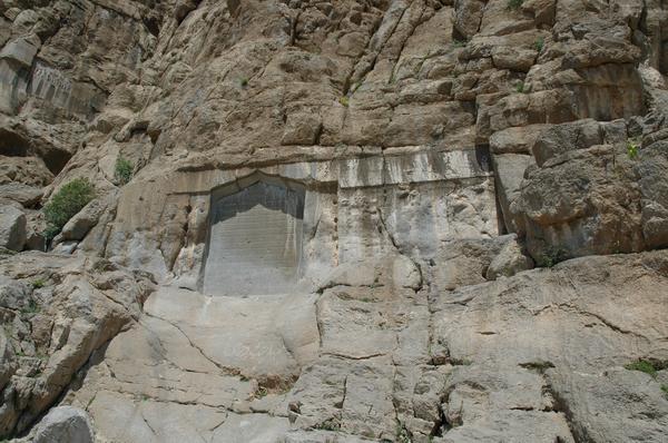 Behistun, Parthian rock reliefs