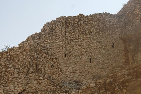 Bishapur, Qalah-e Dokhtar, Wall