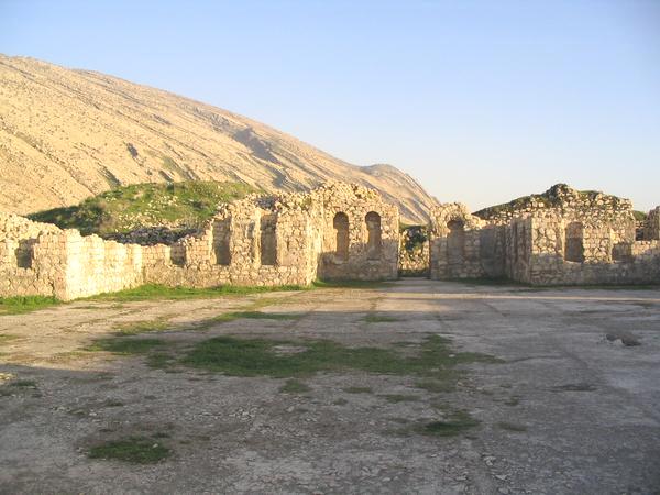Bishapur, Palace, Cross-shaped Hall