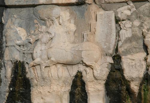 Bishapur, Relief 3, Tribute bearers with a chariot