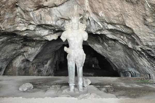 Bishapur, Cave of Shapur, Inside (2)