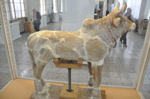 Choga Zanbil, Inner Court, Statue of a cow