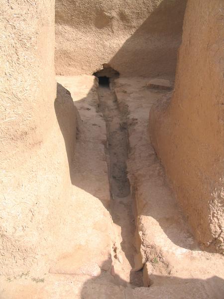 Choga Zanbil, Ziggurat, Water canal