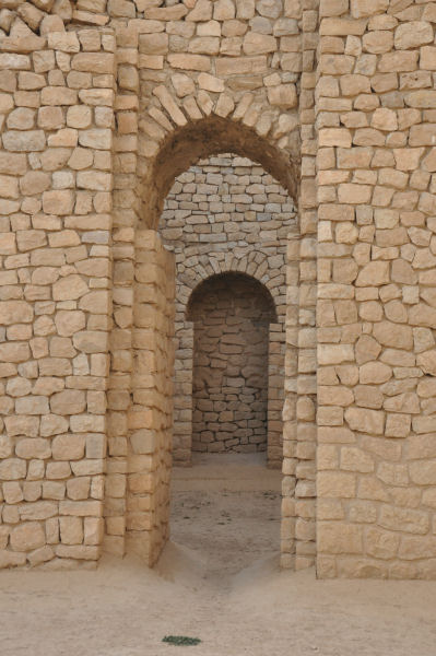 Firuzabad, Palace of Ardašir, Doors between courtyard en central room