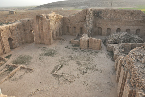 Firuzabad, Palace of Ardašir, Court