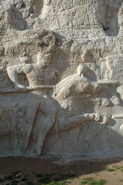 Naqš-e Rustam, Equestrian relief of Hormizd II (3)