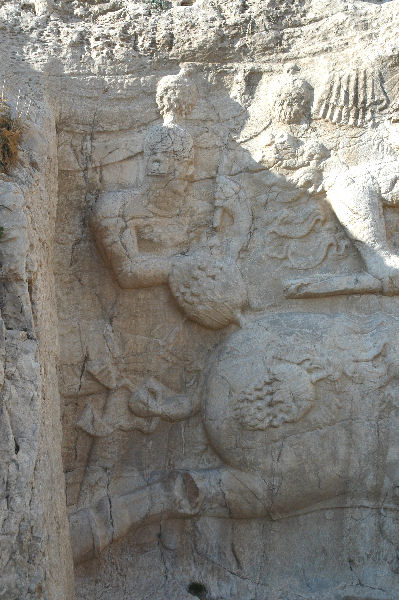 Naqš-e Rustam, Equestrian relief of Hormizd II (2)