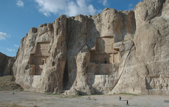 Naqš-e Rustam, Achaemenid Tombs I and II