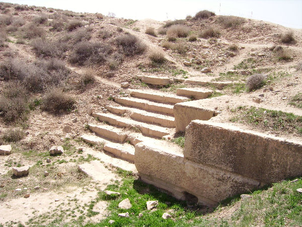 Pasargadae, Tall-e Takht, Stairs