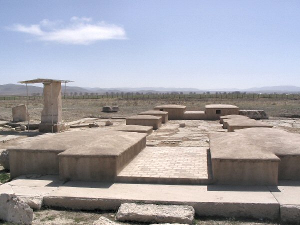 Pasargadae, Gate R (2)