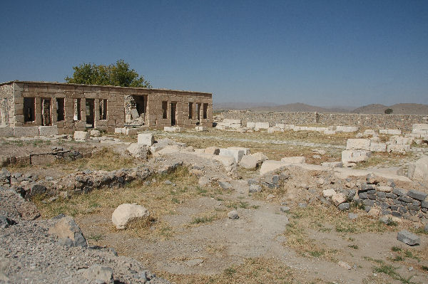 Pasargadae, Serail