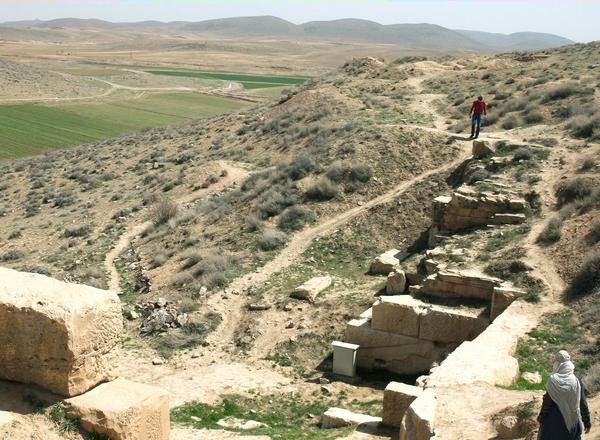 Pasargadae, Tall-e Takht, North wall