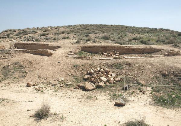 Pasargadae, Tall-e Takht, Summit