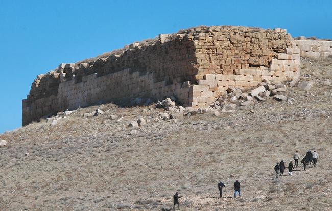 Pasargadae, Tall-e Takht