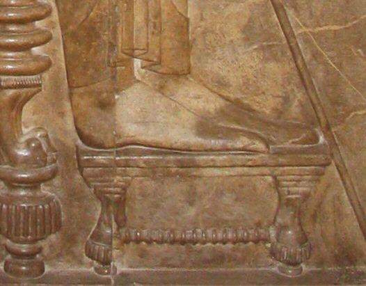 Persepolis, Apadana, Northern Stairs, Central Relief, Darius' stool