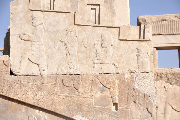Persepolis, Palace of Darius, South stairs, Relief of servants bringing food