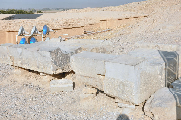 Persepolis, Gate of All Nations, Lintel (1)