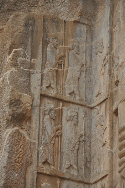 Persepolis, Tomb of Artaxerxes III Ochus, Relief of soldiers (1)
