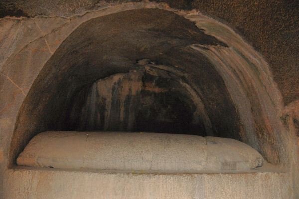 Persepolis, Tomb of Artaxerxes III Ochus, Sarcophagus