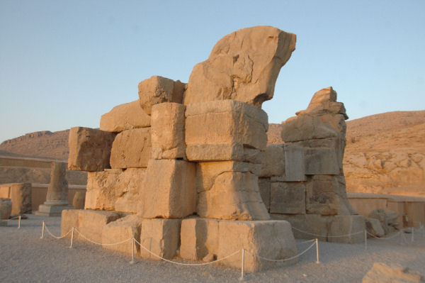 Persepolis, Unfinished Gate, Bulls (1)