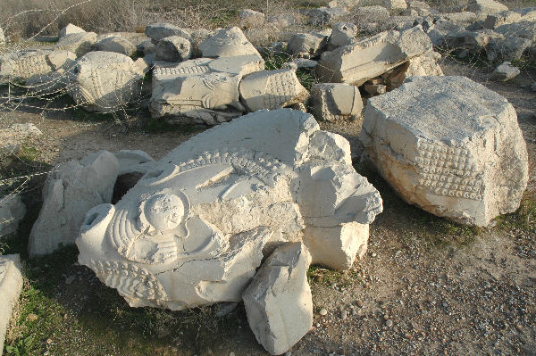 Susa, Apadana, Ruined sculpture (1)