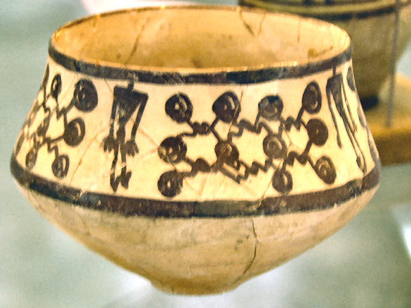 Tepe Sialk, Cup from the fourth millennium decorated with a human figure