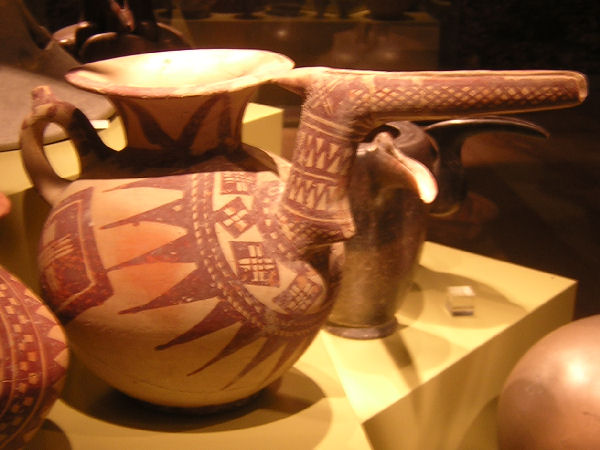 Tepe Sialk, Early first millennium beak pot (1)